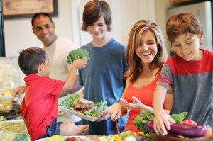 sarah-fragoso-and-family-cooking